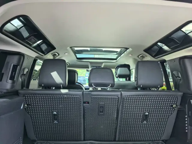 Land Rover Defender — Фото автомобиля 12
