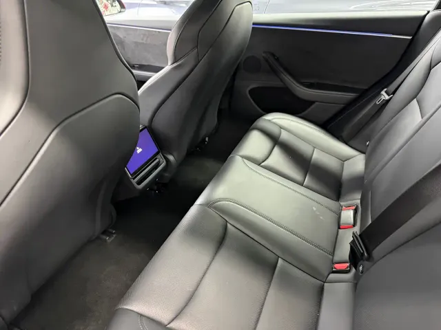 Tesla Model 3 — Фото автомобиля 8