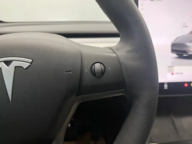 Tesla Model Y — Фото автомобиля 26
