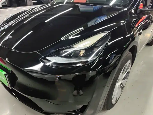 Tesla Model Y — Фото автомобиля 23
