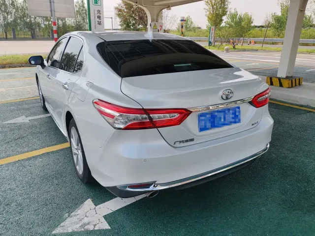 Toyota Camry — Фото автомобиля 2
