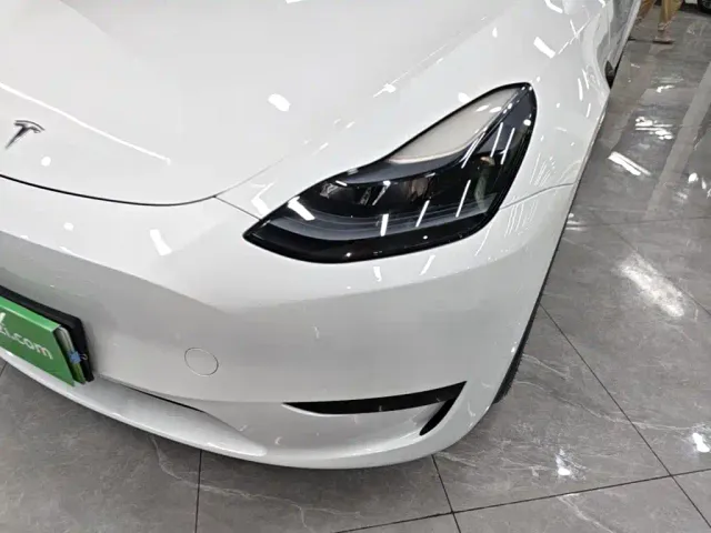 Tesla Model Y — Фото автомобиля 23