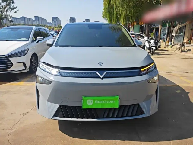 Venucia VX6 — Фото автомобиля 2