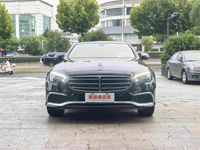 Mercedes-Benz E-Class — Фото автомобиля 2