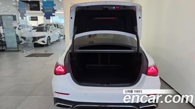 Mercedes-Benz E-Class — Фото автомобиля 18