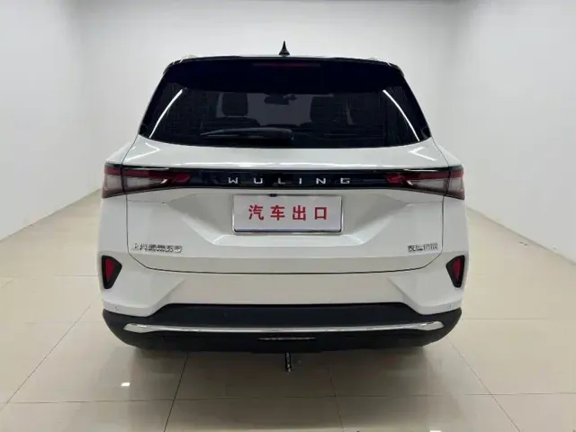 Wuling Asta — Фото автомобиля 5