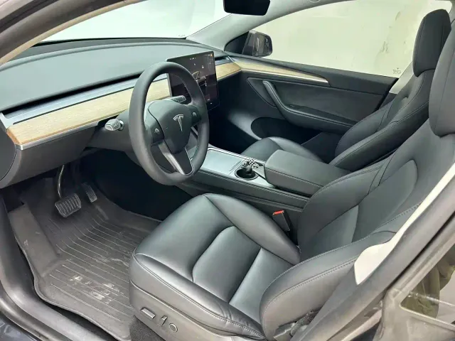 Tesla Model Y — Фото автомобиля 7