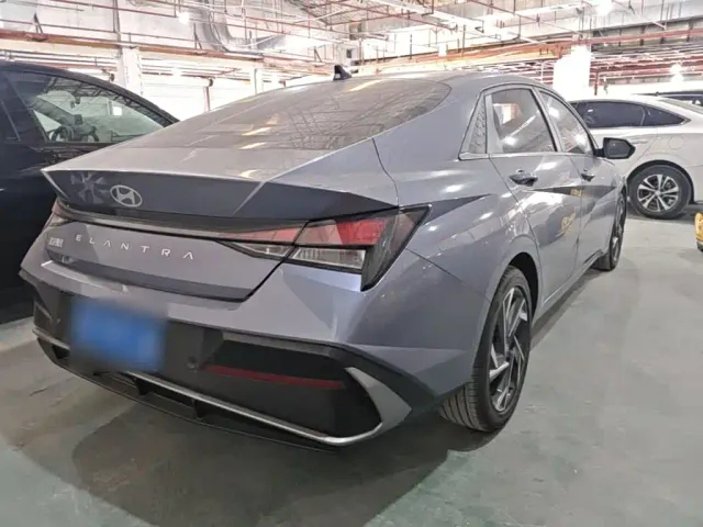 Hyundai Elantra — Фото автомобиля 6