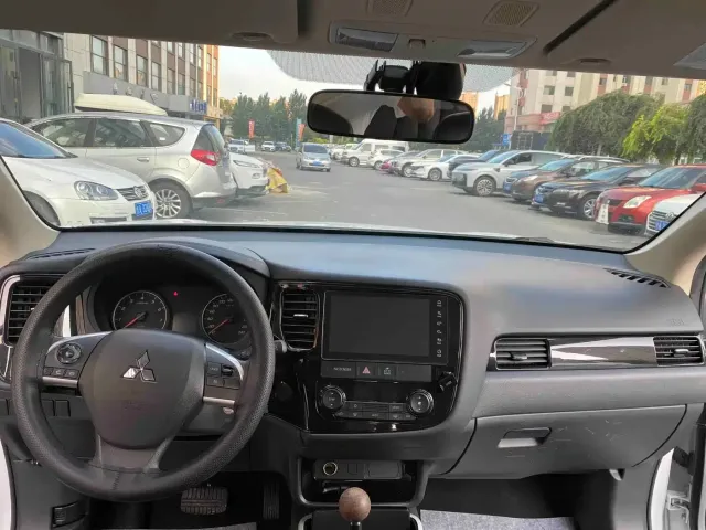 Mitsubishi Outlander — Фото автомобиля 7