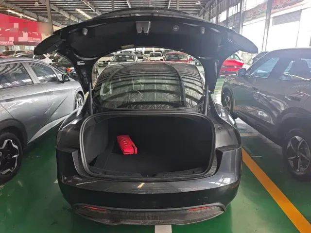 Tesla Model 3 2023 Rear-Wheel Drive — Фото автомобиля 18