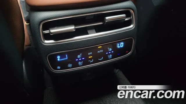 Genesis GV70 — Фото автомобиля 24