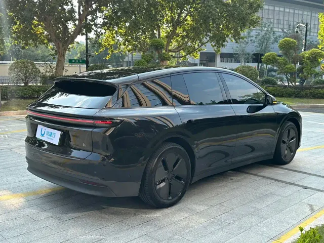 Li Auto i6 — Фото автомобиля 4