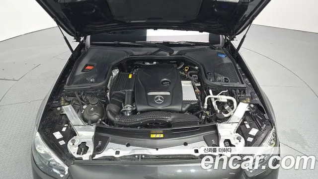 Mercedes-Benz E-Class — Фото автомобиля 6