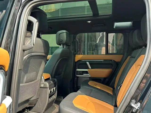 Land Rover Defender — Фото автомобиля 7