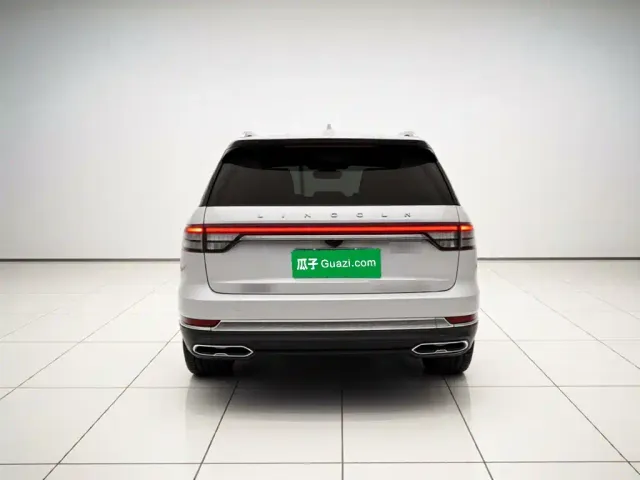 Lincoln Aviator — Фото автомобиля 3