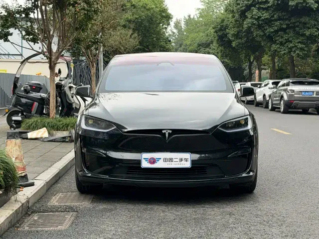 Tesla Model X — Фото автомобиля 2