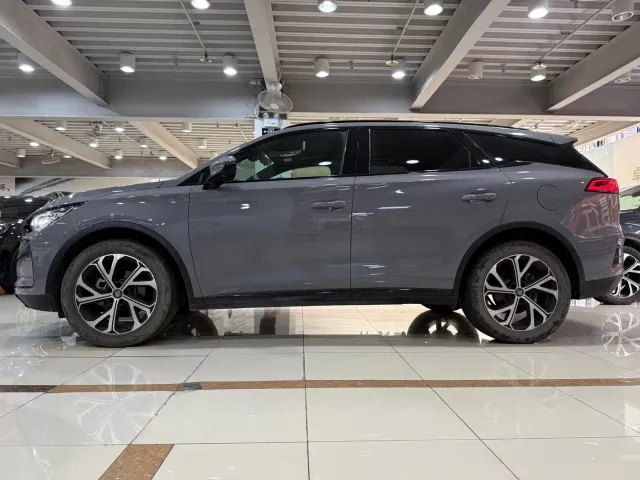 BYD Tang — Фото автомобиля 4