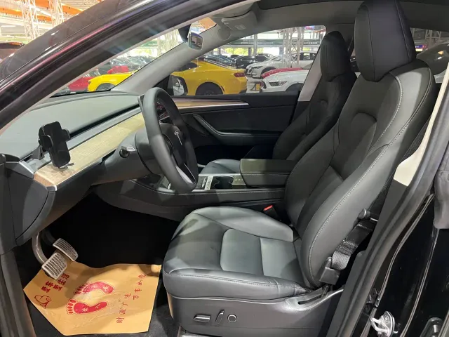 Tesla Model Y — Фото автомобиля 4
