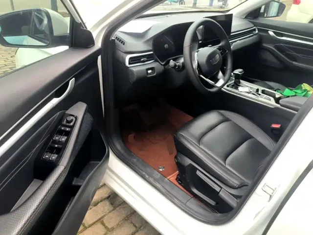 Geely Emgrand — Фото автомобиля 15