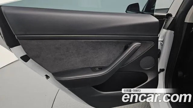 Tesla Model 3 — Фото автомобиля 22