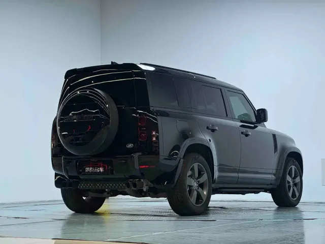 Land Rover Defender — Фото автомобиля 19