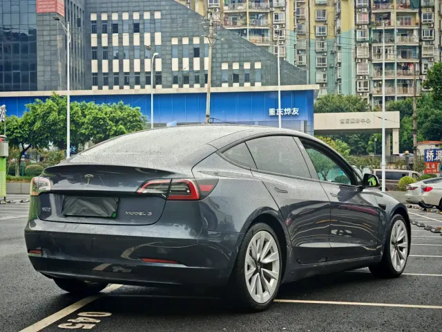 Tesla Model 3 — Фото автомобиля 9