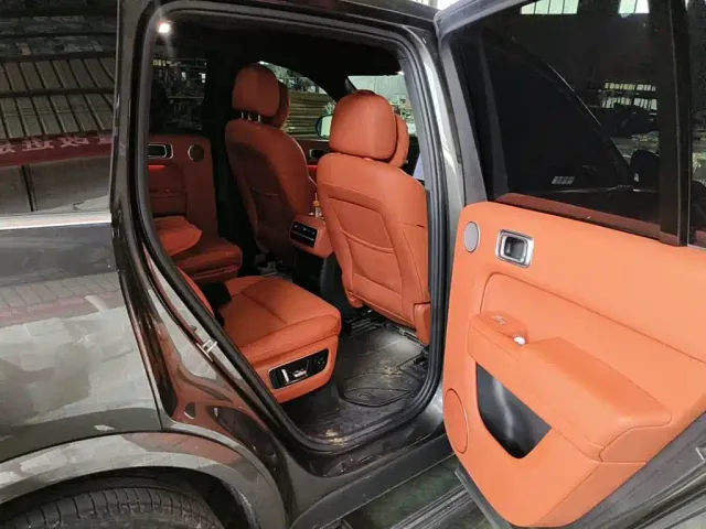 Li Auto L8 — Фото автомобиля 11