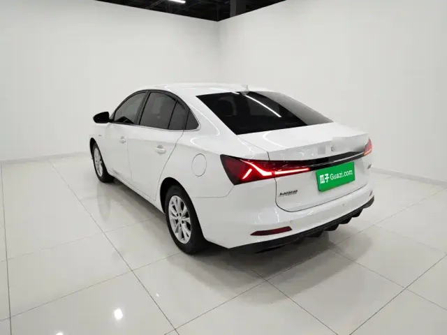 Roewe i5 — Фото автомобиля 4