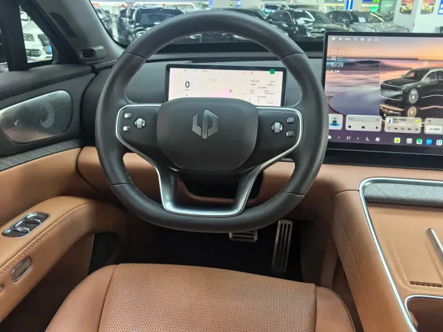 Leapmotor D Series — Фото автомобиля 10