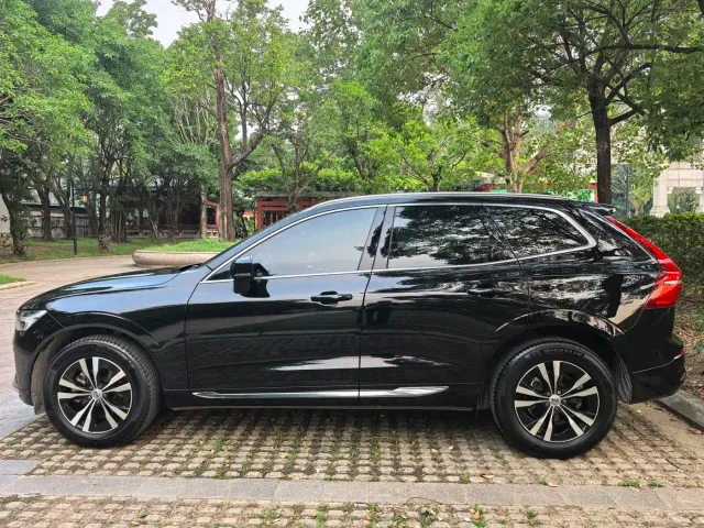 Volvo Volvo XC60 2022 B5 AWD R-Design — Фото автомобиля 4