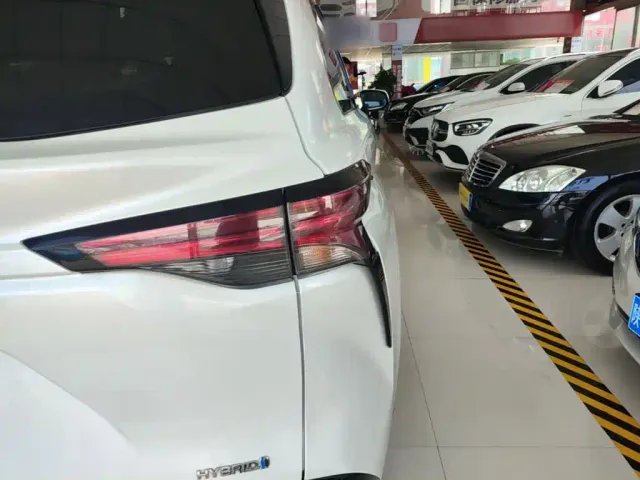 Toyota Granvia — Фото автомобиля 7