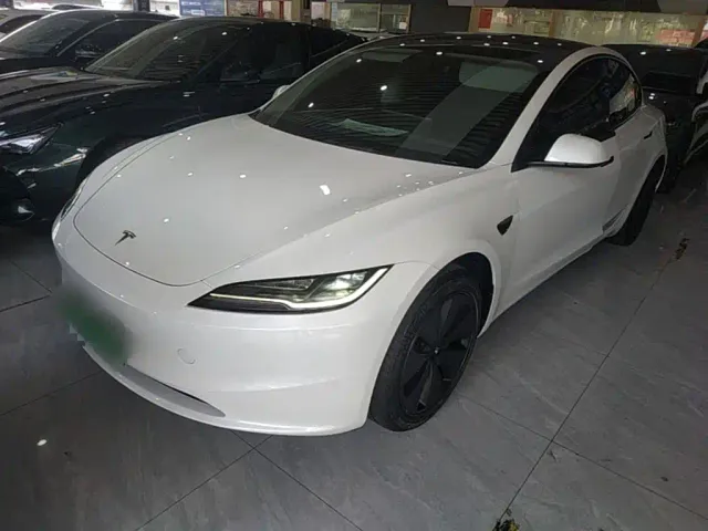 Фотография автомобиля — Tesla Model 3