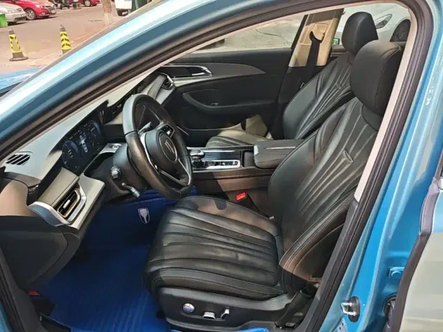 Hongqi Hongqi H5 2023 1.5T HEV Smart Connect Flag Comfort — Фото автомобиля 14