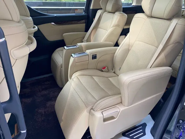 Toyota Alphard — Фото автомобиля 11