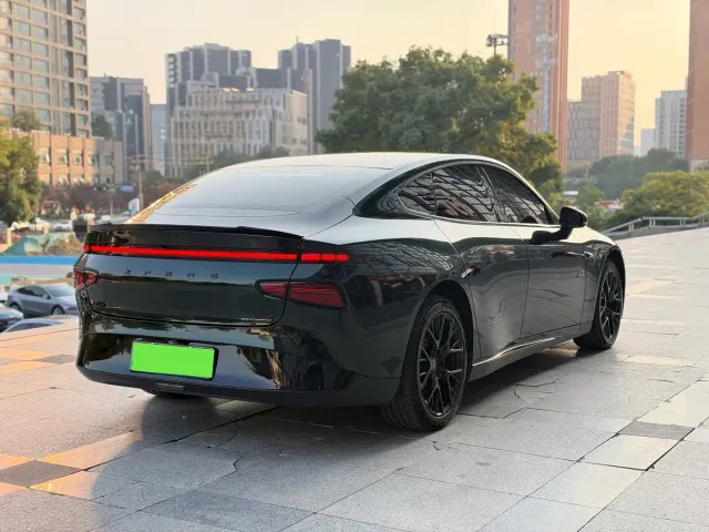 Xpeng P7 — Фото автомобиля 10