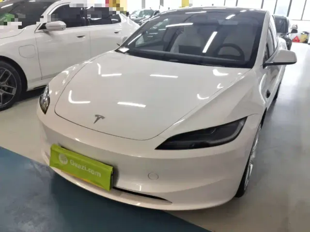 Фотография автомобиля — Tesla Model 3