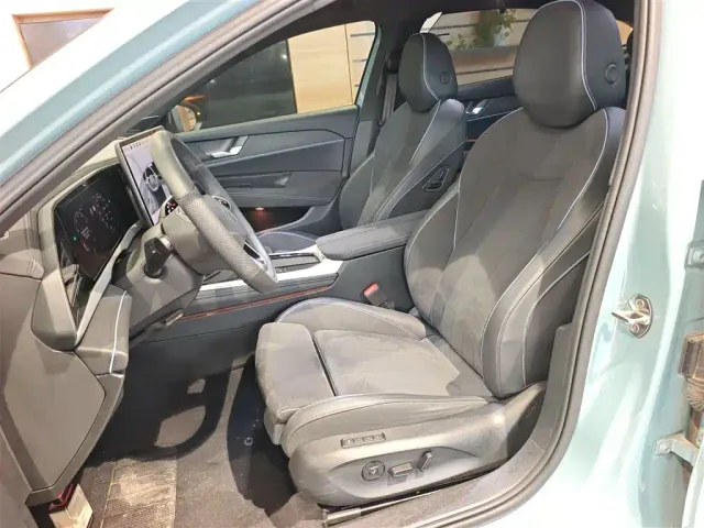 Volkswagen Passat — Фото автомобиля 14