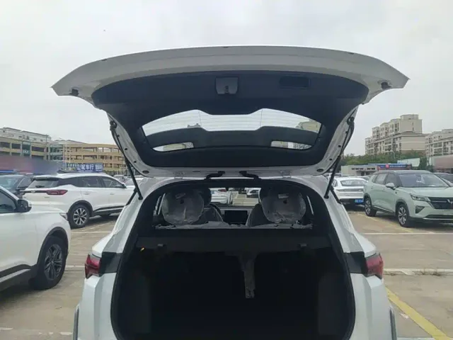 Geely Binyue — Фото автомобиля 18