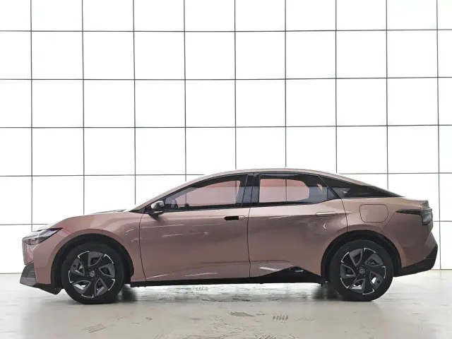 Toyota bZ3 — Фото автомобиля 3