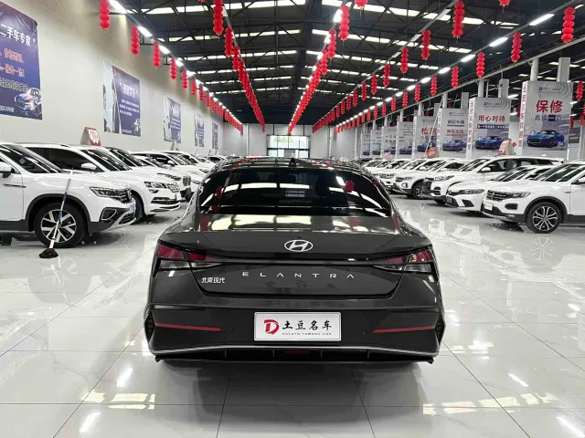 Hyundai Elantra — Фото автомобиля 5