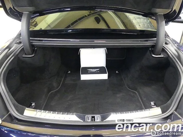 Bentley Flying Spur — Фото автомобиля 10