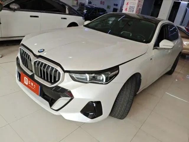 Фотография автомобиля — BMW 5 Series