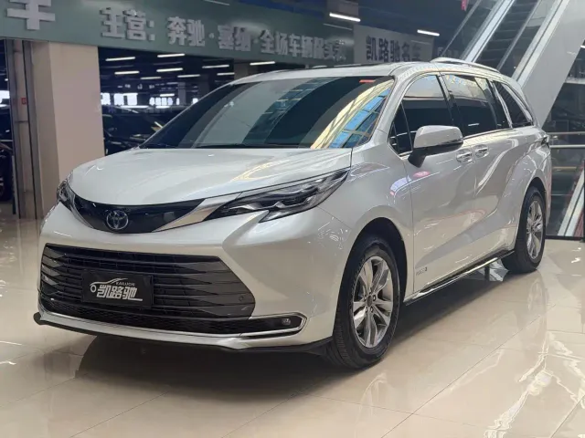 Фотография автомобиля — Toyota Sienna