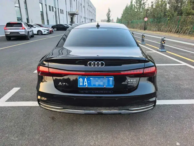 Audi A7L — Фото автомобиля 3