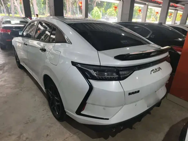 Dongfeng Yixuan — Фото автомобиля 4