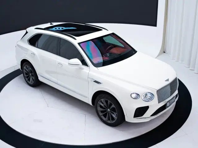 Bentley Bentayga — Фото автомобиля 21