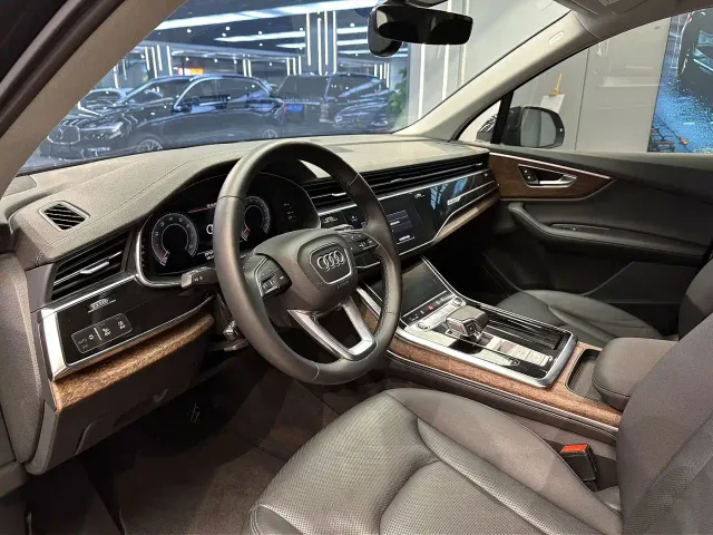 Audi Q7 — Фото автомобиля 6