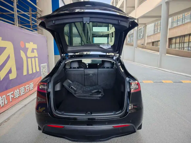 Tesla Model Y — Фото автомобиля 7