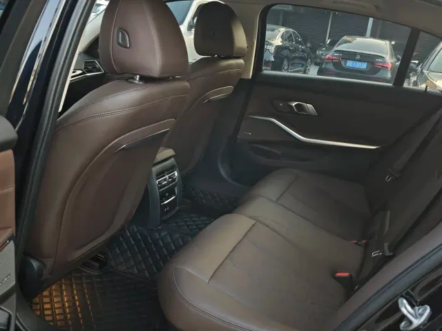 BMW 3 Series — Фото автомобиля 12