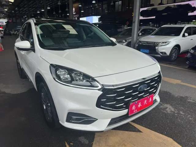 Ford Escape — Фото автомобиля 2